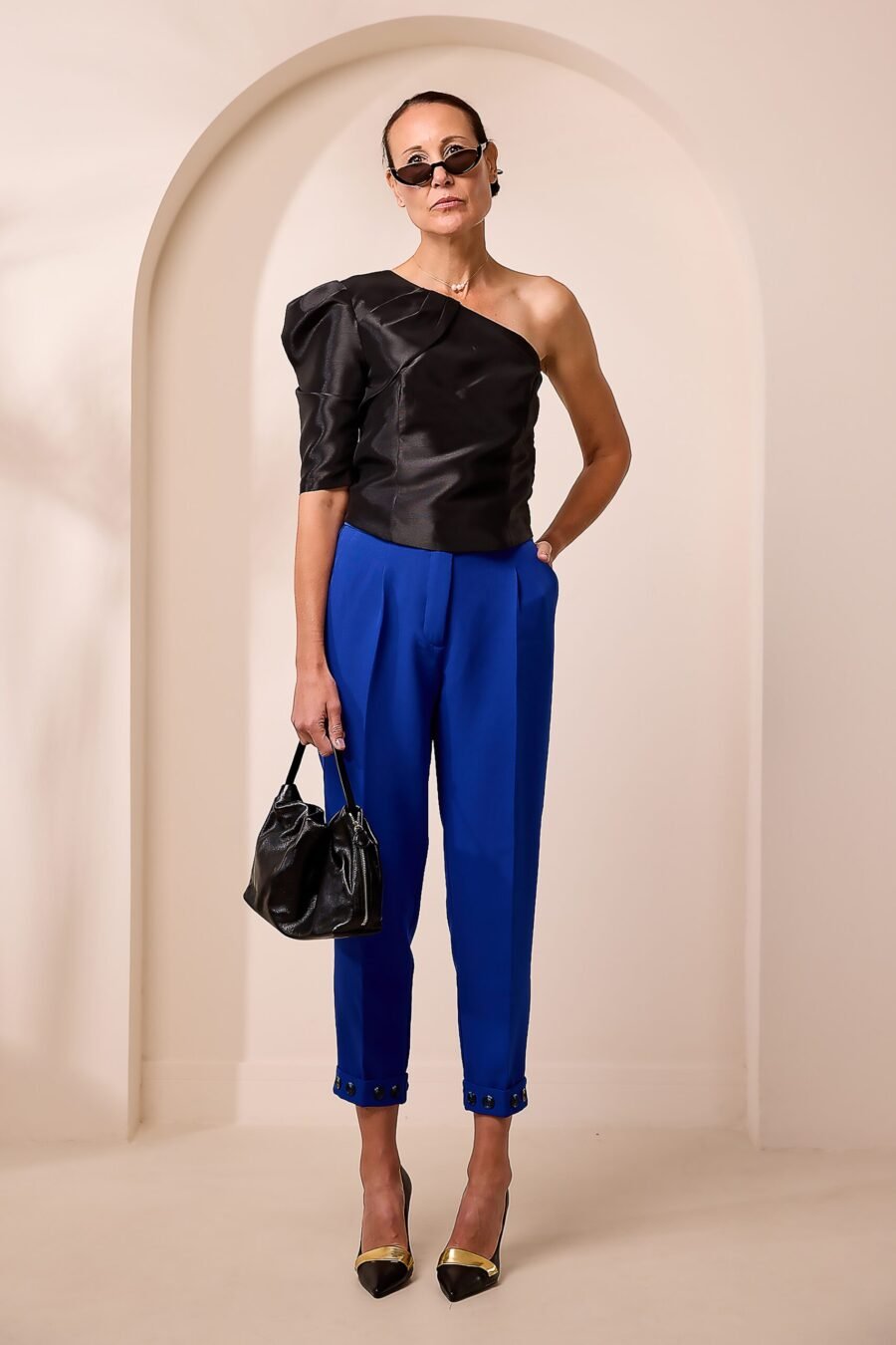 ONE-SHOULDER STATEMENT TOP