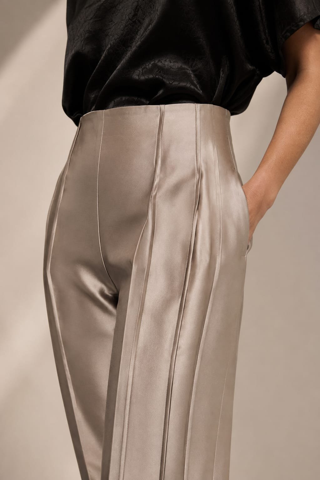 Dalila DCarvalho Gold-Beige Cropped Tailored Trousers